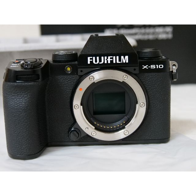 富士フイルム(フジフイルム)の富士フイルム　FUJIFILM X-S10 ボディ スマホ/家電/カメラのカメラ(ミラーレス一眼)の商品写真