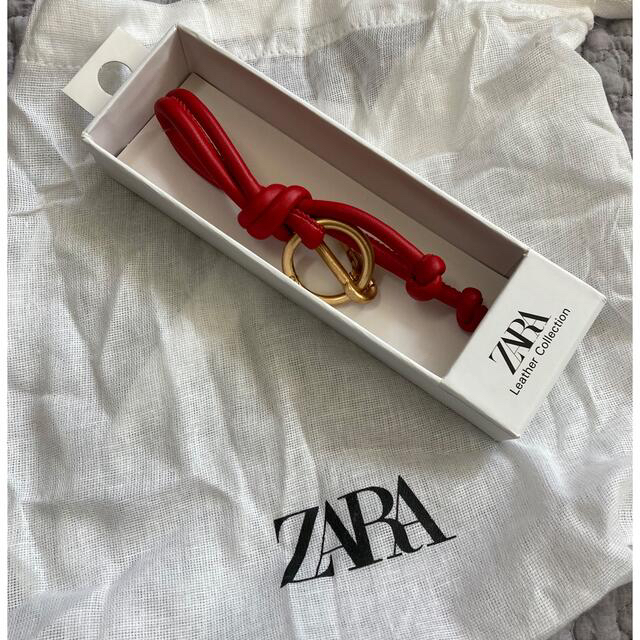 ZARA(ザラ)の新品☆ ZARA レザーノットキーリング☆レッド レディースのファッション小物(キーホルダー)の商品写真