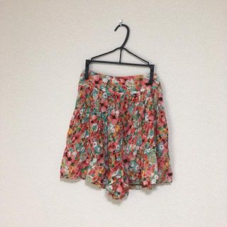 【美品】花柄 ショートパンツ キュロット　スカンツ(キュロット)