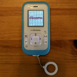 エヌティティドコモ(NTTdocomo)のドコモキッズ携帯 HW-02C(携帯電話本体)