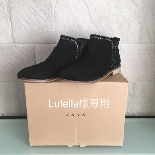 ザラ(ZARA)のZARA  ショートブーツ スエード 黒(ブーツ)