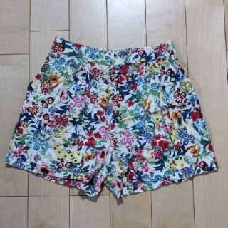 エイチアンドエム(H&M)のH&M 花柄 ショートパンツ(ショートパンツ)