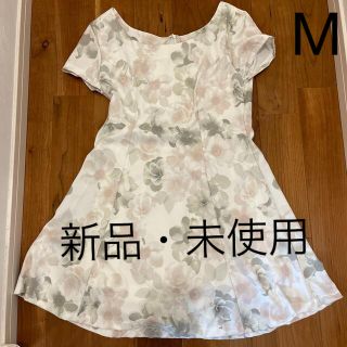 セシルマクビー(CECIL McBEE)のセシルマクビー　ワンピースM 白　花柄　新品(ミニワンピース)