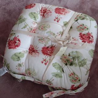 ローラアシュレイ クッションの通販 100点以上 | LAURA ASHLEYの ローラアシュレイ クッションの通販 100点以上 | LAURA ASHLEYの