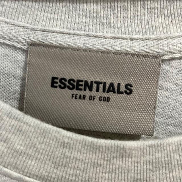 FEAR OF GOD(フィアオブゴッド)の送料込み！essentials半袖Mサイズ灰色fog fear of god メンズのトップス(Tシャツ/カットソー(半袖/袖なし))の商品写真