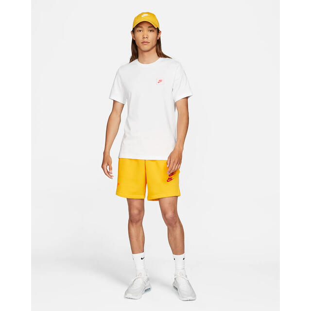 NIKE(ナイキ)の【NIKE】ホワイト×マルチカラー【ナイキ】半袖　tシャツ メンズのトップス(Tシャツ/カットソー(半袖/袖なし))の商品写真