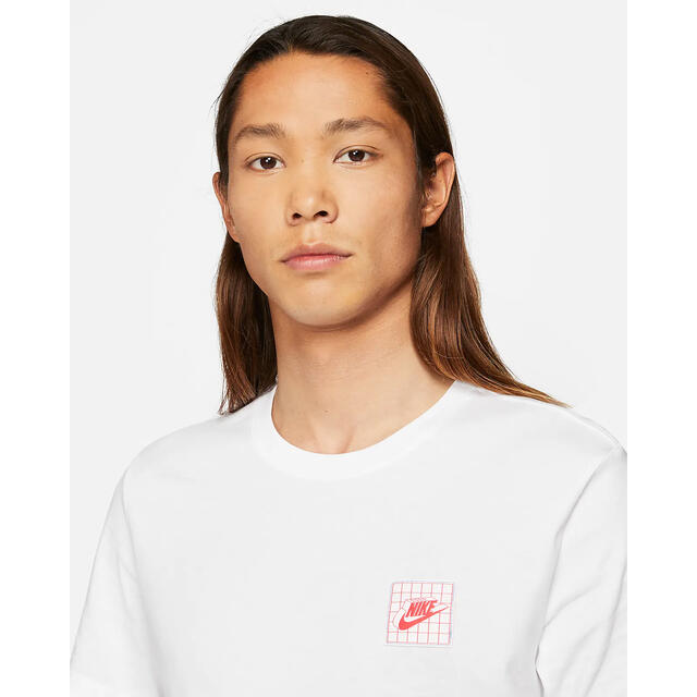 NIKE(ナイキ)の【NIKE】ホワイト×マルチカラー【ナイキ】半袖　tシャツ メンズのトップス(Tシャツ/カットソー(半袖/袖なし))の商品写真