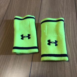 アンダーアーマー(UNDER ARMOUR)のアンダーアーマー　リストバンド　蛍光イエロー(ウェア)