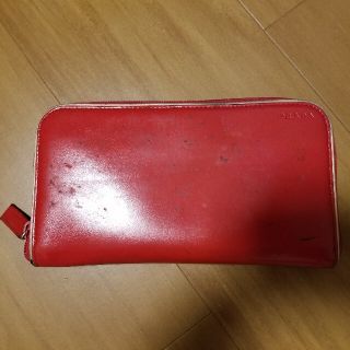 プラダ(PRADA)の【正規品】PRADA　赤　ラウンドファスナー長財布(長財布)