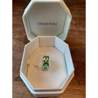 スワロフスキー(SWAROVSKI)のスワロフスキー　Millenia イヤーカフ シングル　グリーン(イヤーカフ)