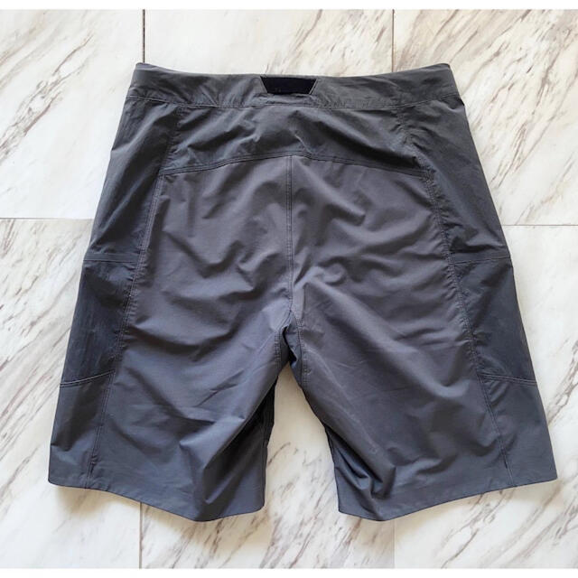 廃盤モデル? arc'teryx ソフトシェル 変形 ナイロン ショーツ 短パン 廃盤モデル? arc'teryx ソフトシェル 変形 ナイロン ショーツ 短パン