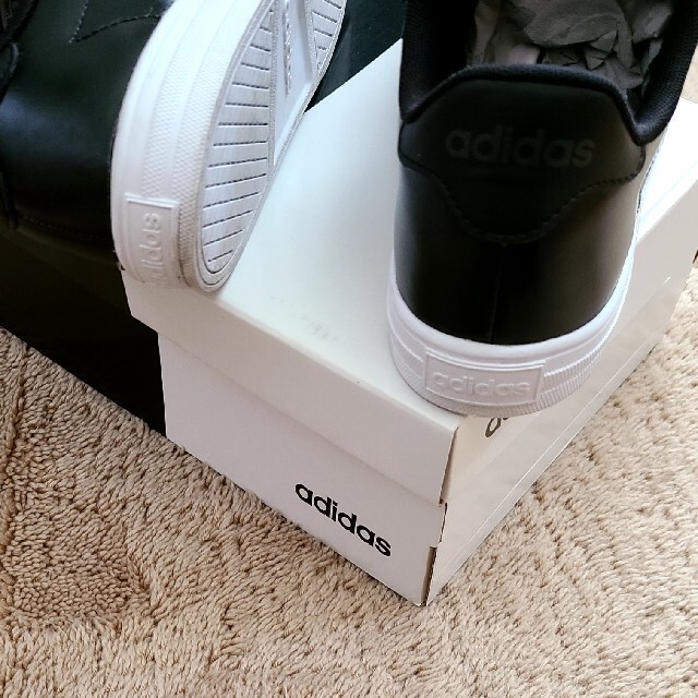 adidas(アディダス)のadidasスニーカー Used キッズ/ベビー/マタニティのキッズ靴/シューズ(15cm~)(スニーカー)の商品写真