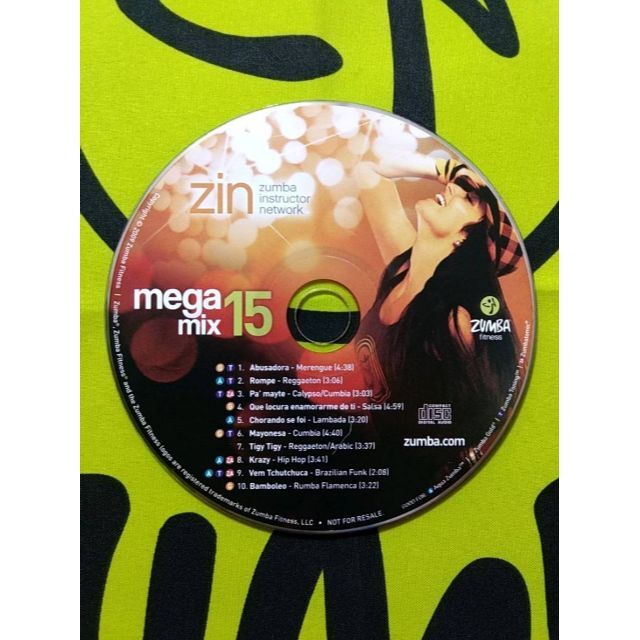 Zumba(ズンバ)のZUMBA　ズンバ　MEGAMIX15　CD　インストラクター専用　希少 エンタメ/ホビーのCD(ワールドミュージック)の商品写真