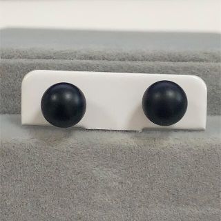 K18和田玉ピアス　墨玉　カラーストーン(ピアス)