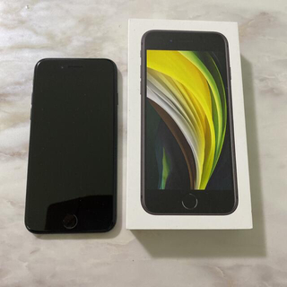 アイフォーン(iPhone)の週末セール　iPhone SE 第2世代 128GB 黒 SIMフリー(スマートフォン本体)