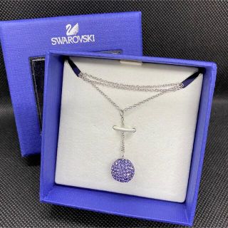 スワロフスキー(SWAROVSKI)の【美品】スワロフスキー　ネックレス　パヴェボール　紫(ネックレス)