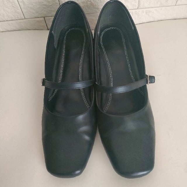 ベルトパンプス　25cm　黒 レディースの靴/シューズ(ハイヒール/パンプス)の商品写真