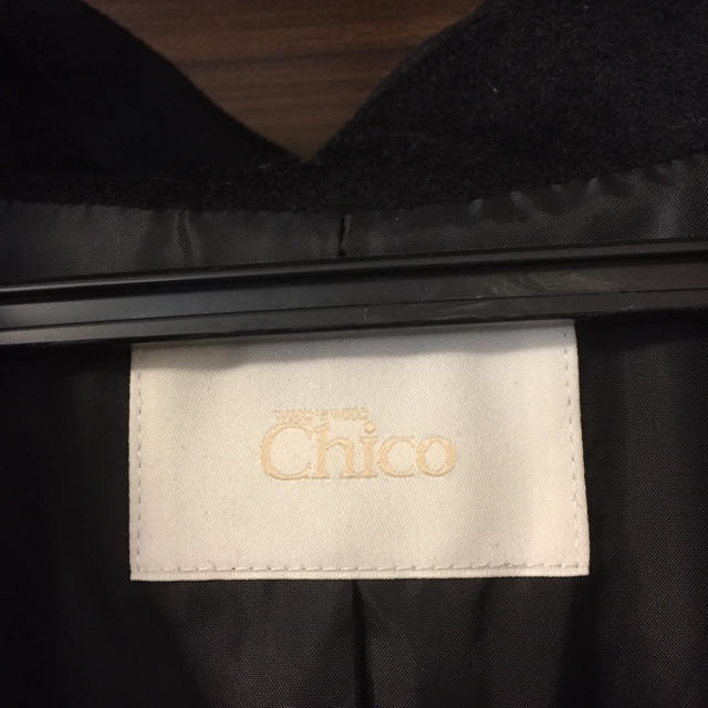 who's who Chico(フーズフーチコ)のChicoタグ付き新品ブラックコート レディースのジャケット/アウター(ピーコート)の商品写真