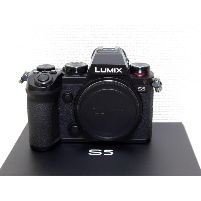 Panasonic(パナソニック)のパナソニック　LUMIX DC-S5 ボディ　1173ショット スマホ/家電/カメラのカメラ(ミラーレス一眼)の商品写真