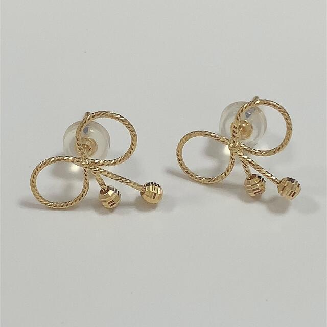 K18デザインピアス リボン - ピアス