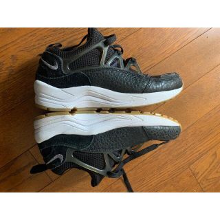 ナイキ(NIKE)の【最終価格】NIKE 22.5cm スニーカー 黒 air huarache(スニーカー)