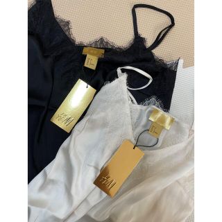 エイチアンドエム(H&M)のH&M レースサテンキャミソール　ホワイト1枚(キャミソール)