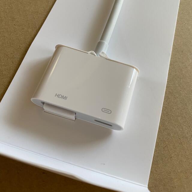 Apple(アップル)の【送料無料/ 美品】Apple純正 HDMI変換ケーブル MD826AM/A スマホ/家電/カメラのテレビ/映像機器(映像用ケーブル)の商品写真