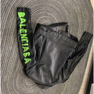 バレンシアガ(Balenciaga)のバレンシアガ　painted green ロゴ　レザージャケット(レザージャケット)