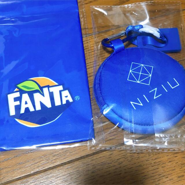 NiziU ファンタ　エコバッグ　サイン入り　fanta NINA エンタメ/ホビーのタレントグッズ(アイドルグッズ)の商品写真