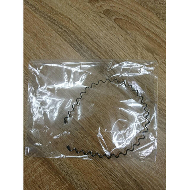 2本 カチューシャ 黒 韓国 ウェーブ ヘアアレンジ ヘアアクセ B10 レディースのヘアアクセサリー(カチューシャ)の商品写真