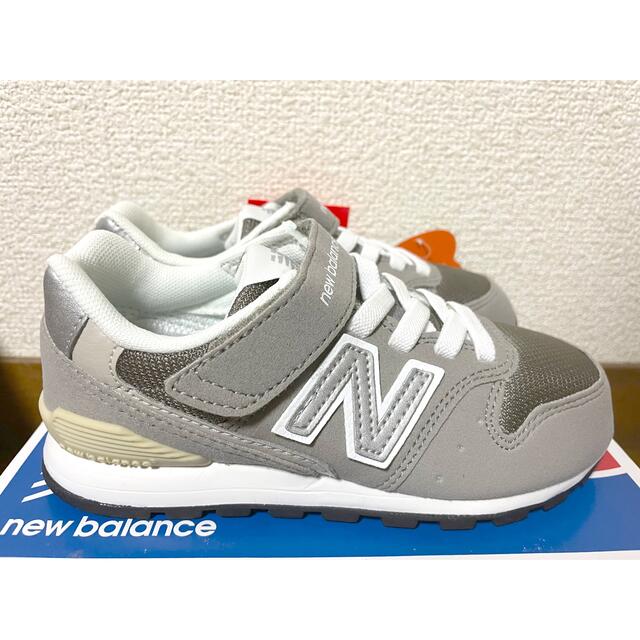 New Balance(ニューバランス)の【新品未使用】New balance 996 スニーカー グレー キッズ/ベビー/マタニティのキッズ靴/シューズ(15cm~)(スニーカー)の商品写真