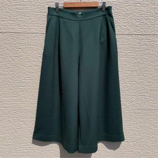 ユナイテッドアローズ(UNITED ARROWS)のユナイテッドアローズ　ワイドパンツ　クロップドパンツ　グリーン　40(カジュアルパンツ)