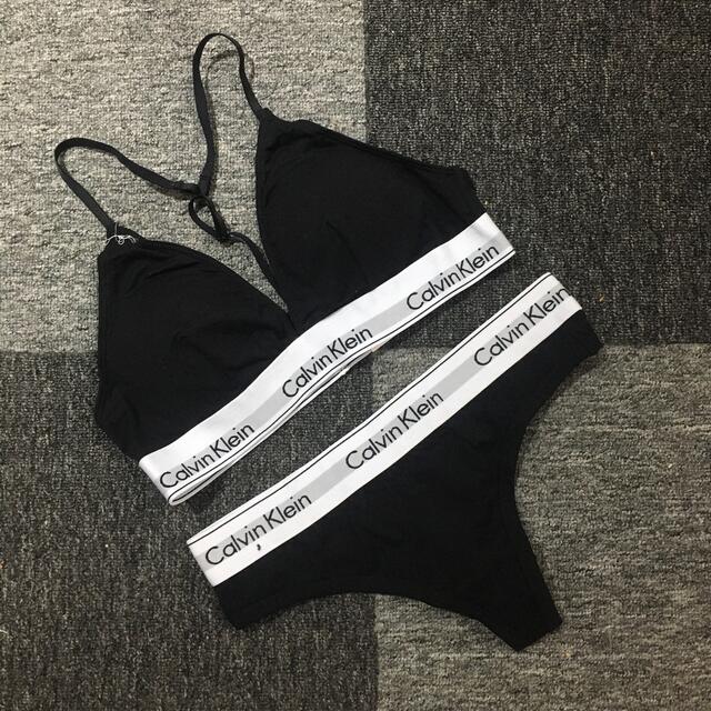 ck Calvin Klein(シーケーカルバンクライン)のカルバンクライン　レディース　上下セット　ブラ&ショーツTバッグ　黒　下着　S レディースの下着/アンダーウェア(ブラ&ショーツセット)の商品写真