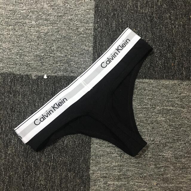 ck Calvin Klein(シーケーカルバンクライン)のカルバンクライン　レディース　上下セット　ブラ&ショーツTバッグ　黒　下着　S レディースの下着/アンダーウェア(ブラ&ショーツセット)の商品写真