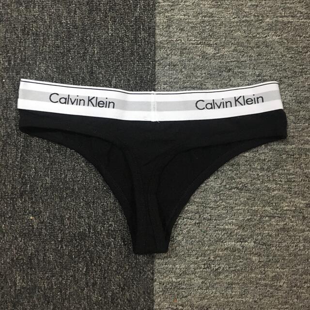 ck Calvin Klein(シーケーカルバンクライン)のカルバンクライン　レディース　上下セット　ブラ&ショーツTバッグ　黒　下着　S レディースの下着/アンダーウェア(ブラ&ショーツセット)の商品写真