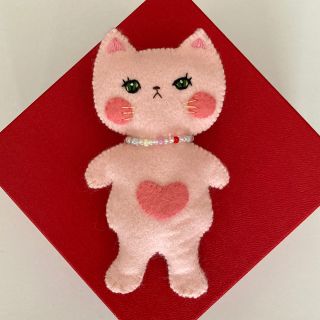 185  ハート猫さんの刺繍ブローチ(コサージュ/ブローチ)