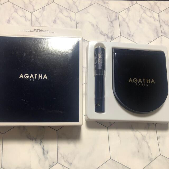 AGATHA(アガタ)のAGATHA ファンデ&リップグロス　フィッティングタッチメイクアップキット コスメ/美容のベースメイク/化粧品(ファンデーション)の商品写真