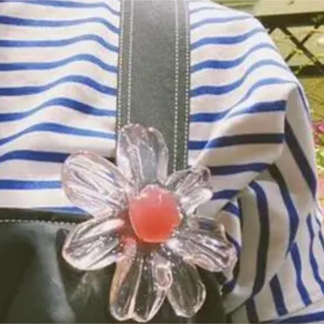 ZARA(ザラ)のZARA 花　ブローチ　フラワー　ブローチ　♡新品未使用♡ レディースのアクセサリー(ブローチ/コサージュ)の商品写真