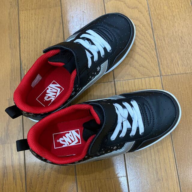 VANS(ヴァンズ)のバンズキッズスニーカー😊美品✨✨ キッズ/ベビー/マタニティのキッズ靴/シューズ(15cm~)(スニーカー)の商品写真