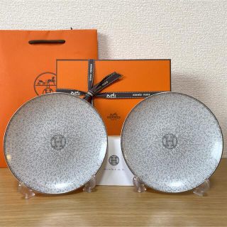 エルメス(Hermes)の【新品　ギフト包装】エルメス モザイク プラチナ パンプレート　16cm(食器)