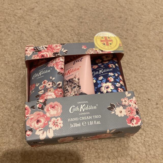 Cath Kidston(キャスキッドソン)のキャスキッドソン　ハンドクリームトリオ コスメ/美容のボディケア(ハンドクリーム)の商品写真