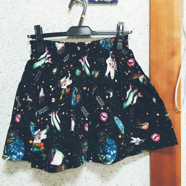 SPINNS(スピンズ)の✱ギャラクシー柄 スカート 【SPINNS】✱ レディースのスカート(ひざ丈スカート)の商品写真