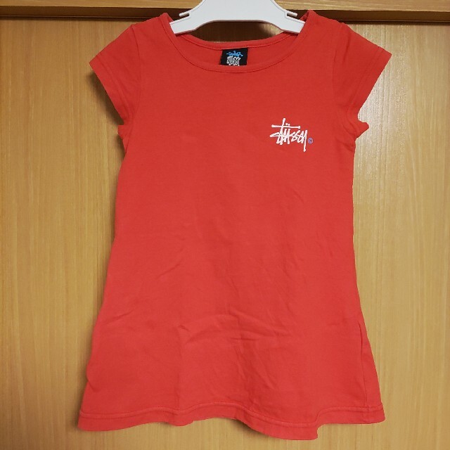 STUSSY(ステューシー)のステューシーKIDSワンピースTシャツS/90㎝赤RED朱色レッド白STUSSY キッズ/ベビー/マタニティのキッズ服女の子用(90cm~)(ワンピース)の商品写真
