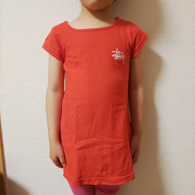 STUSSY(ステューシー)のステューシーKIDSワンピースTシャツS/90㎝赤RED朱色レッド白STUSSY キッズ/ベビー/マタニティのキッズ服女の子用(90cm~)(ワンピース)の商品写真