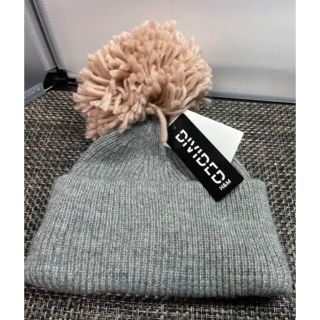 エイチアンドエム(H&M)の新品　H&M ニット帽　帽子　ニットキャップ　グレー　グレイ　ピンク　かわいい(ニット帽/ビーニー)