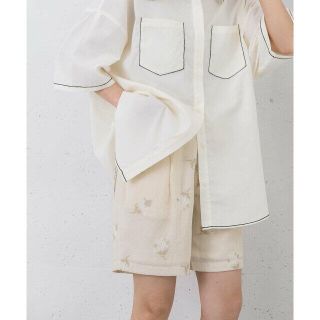 ケービーエフ(KBF)の【IVORY】エンブロイダリーショートパンツ(その他)