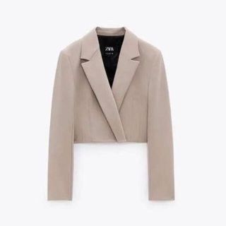 ザラ(ZARA)の【未使用】ZARA クロップド丈ブレザー ベージュ M(テーラードジャケット)