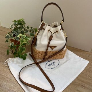 レア　夏にピッタリ！　PRADA プラダ　イタリア　白　ショルダー　バッグ