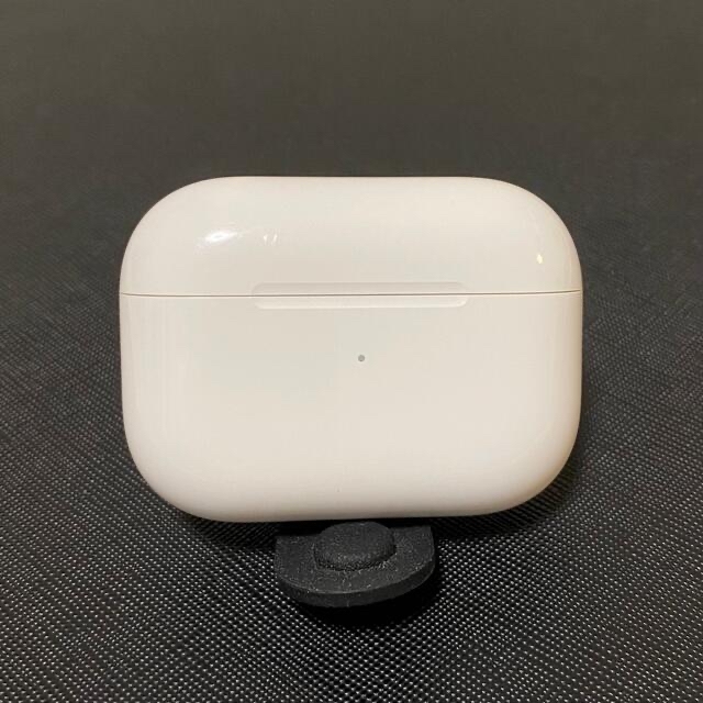 Apple(アップル)の純正　正規品　美品　アップル　AirPods Pro　充電ケースのみ　充電器 スマホ/家電/カメラのオーディオ機器(ヘッドフォン/イヤフォン)の商品写真