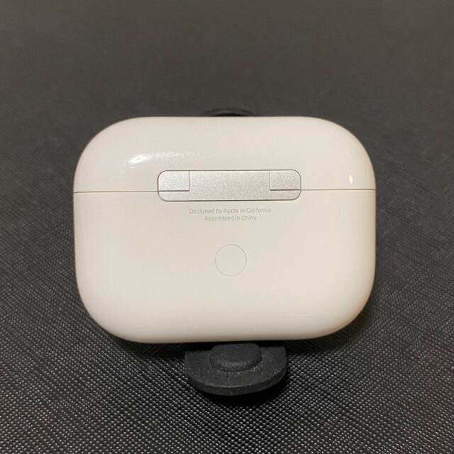 Apple(アップル)の純正　正規品　美品　アップル　AirPods Pro　充電ケースのみ　充電器 スマホ/家電/カメラのオーディオ機器(ヘッドフォン/イヤフォン)の商品写真